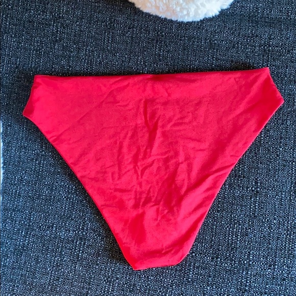 PrettyLittleThings- Red High Waisted / High Leg - Picture 2 of 5